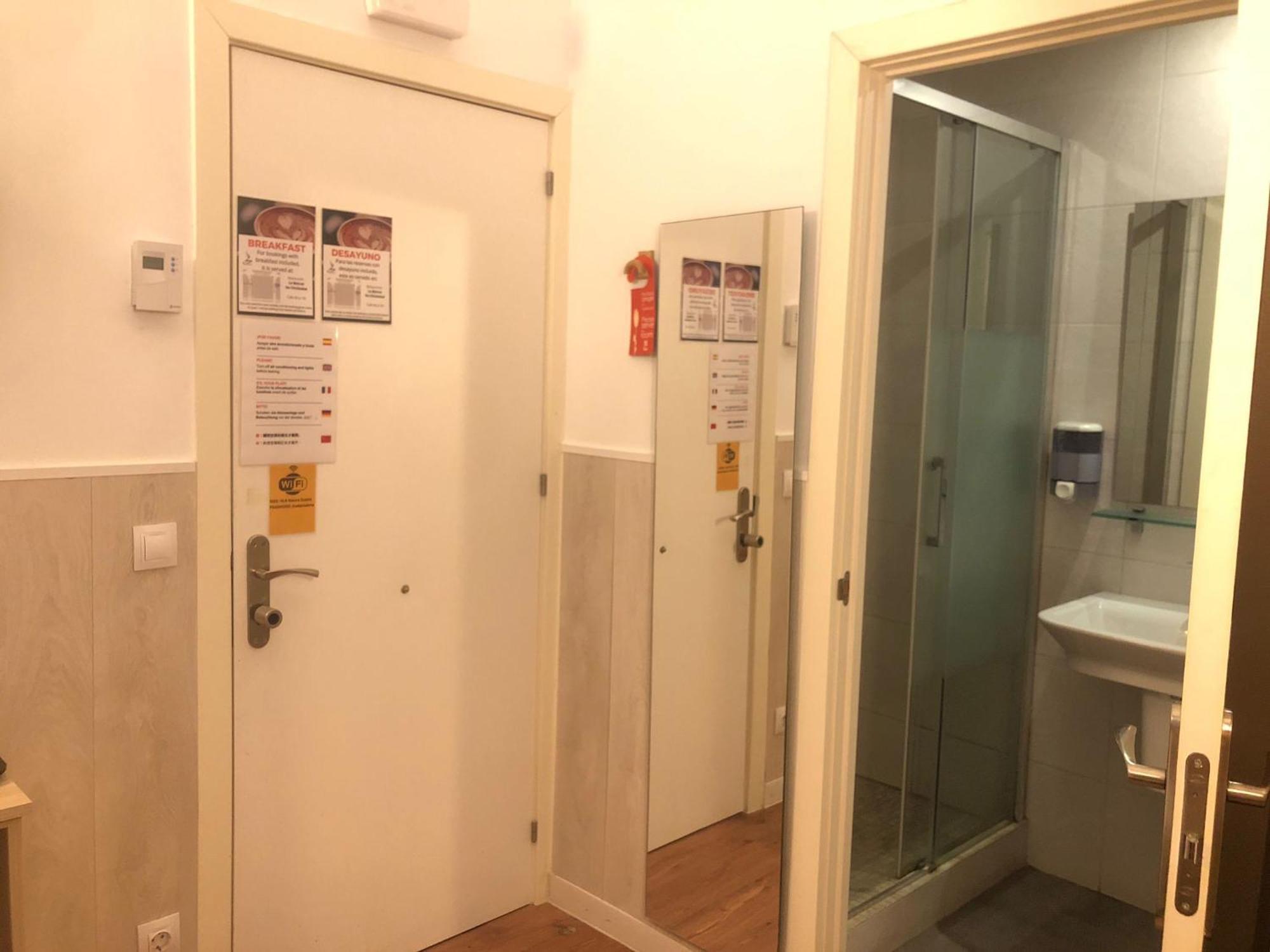 Hostal Live Natura Barcelona (Adults Only) Extérieur photo